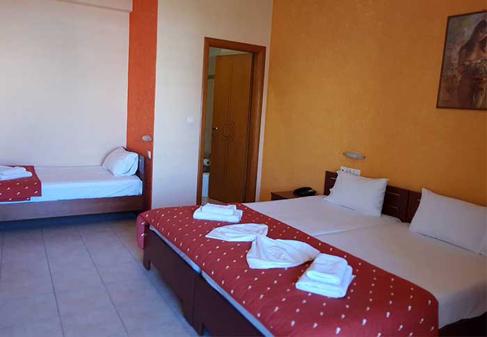 Τρίκλινο Δωμάτιο (Triple Room) 2